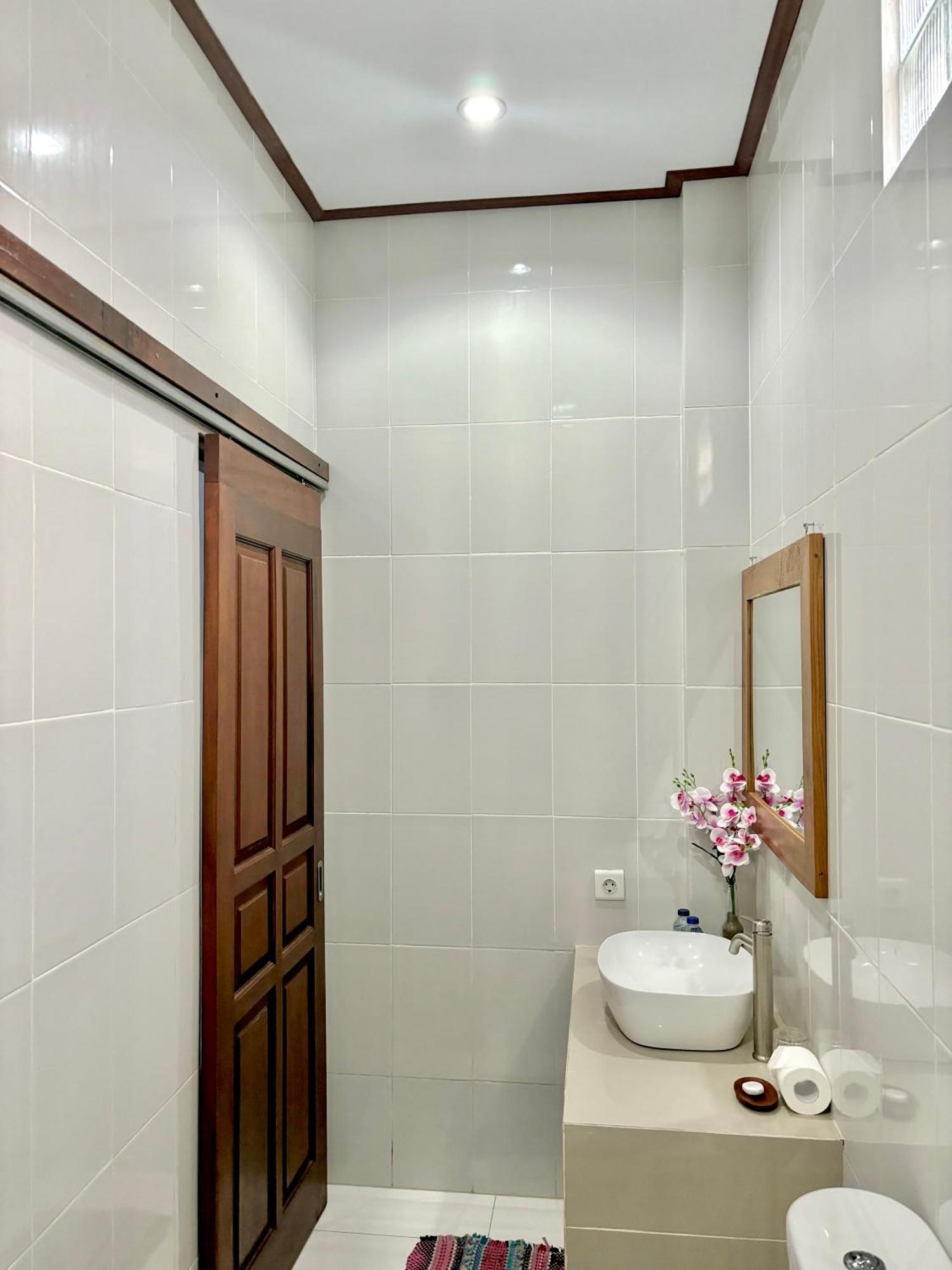 The Lima Home Stay In Canggu Exteriör bild